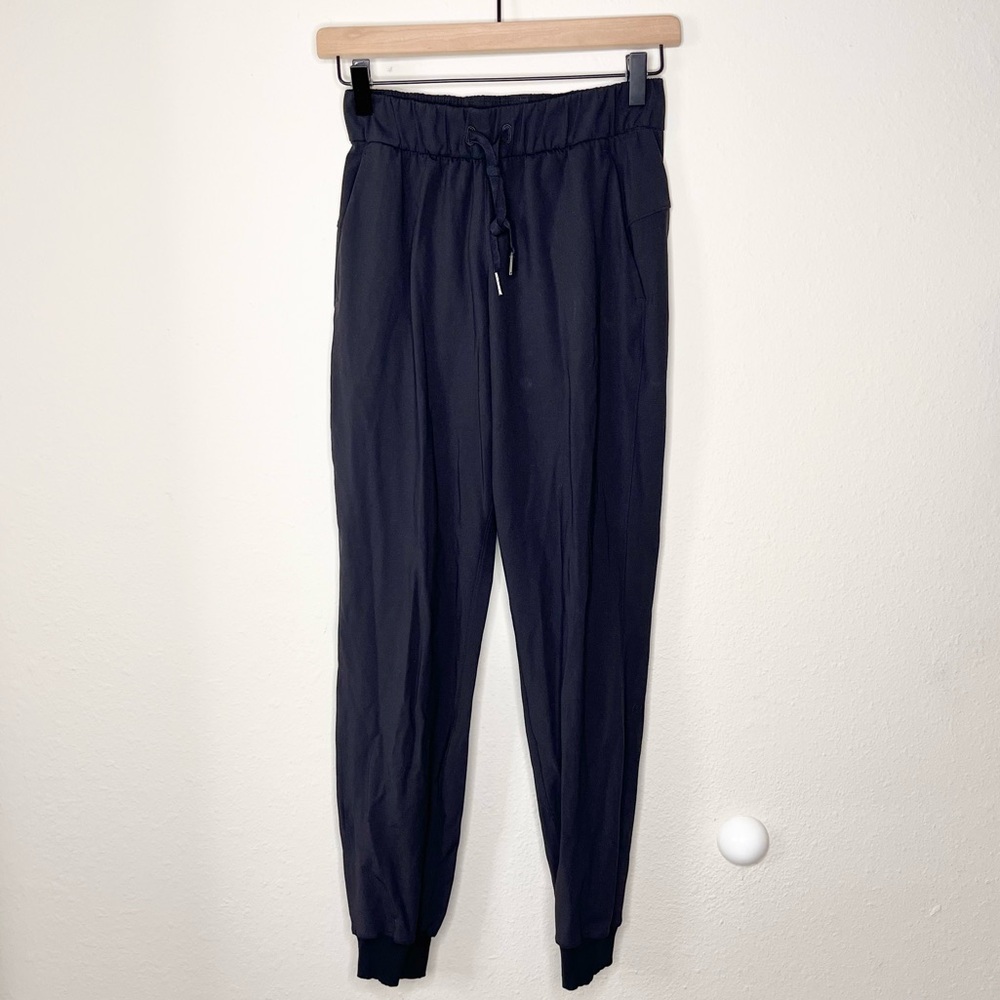 Lululemon Women's Black On the Fly Jogger Luxtreme Size 2 W5CPJS Drawcord - Picture 3 of 12